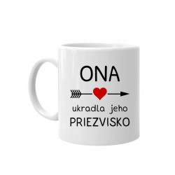 ONA ukradla jeho priezvisko - keramický hrnček s potlačou