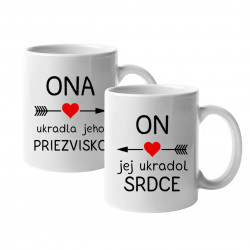 Sada pre páry - ON jej ukradol srdce / ONA ukradla jeho priezvisko - hrnky s potlačou