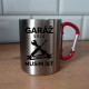 Garáž volá (VLOŽTE MENO) musím ísť - hodinová sadzba - kovový hrnček s karabínkou - personalizovaný produkt