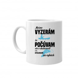 Možná vypadám, že poslouchám, ale ve skutečnosti jsem myšlenkami na rybách - keramický hrnček s potlačou
