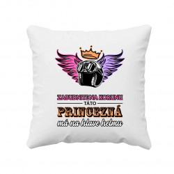 Zabudnite na korunu - táto princezná má na hlave helmu V2 - vankúš s potlačou