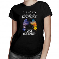 Dievčatá narodené v novembri sú slnečné lúče v kombinácii s malým hurikánom - dámske tričko s potlačou